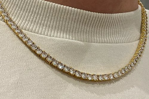 Why Tennis Necklaces Are Some of the Hottest Chains