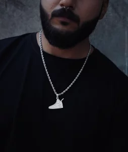 SILVER SNEAKER PENDANT WITH TWISTED ROPE  CHAIN